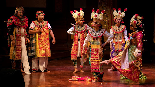Balinese Theatre; Source: Tatkala.co
