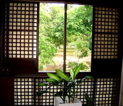 Capiz Window Panes; Source: 365 Great Pinoy Stuff